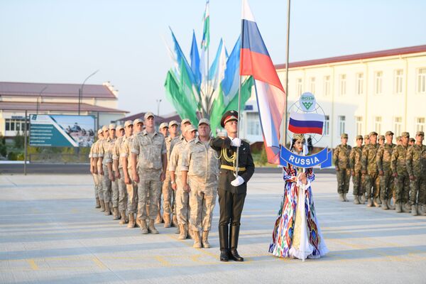 Торжественное открытие конкурса Военно-медицинская эстафета на полигоне Фориш - Sputnik Узбекистан