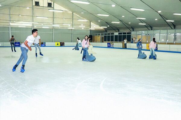 Новый каток открылся в парке Anhor Lokomotiv в Ташкенте - Sputnik Узбекистан