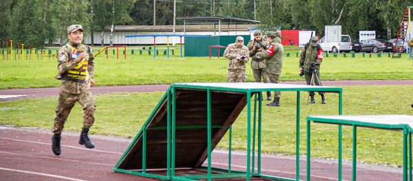 Команда Узбекистана преодолела полосу препятствий на конкурсе Верный друг  - Sputnik Узбекистан