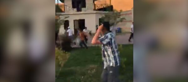 Первые секунды штурма дома экс-президента Кыргызстана Атамбаева попали на видео Первые секунды штурма дома экс-президента Кыргызстана Атамбаева попали на видео - Sputnik Узбекистан