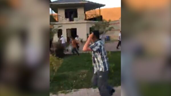 Первые секунды штурма дома экс-президента Кыргызстана Атамбаева попали на видео - Sputnik Узбекистан