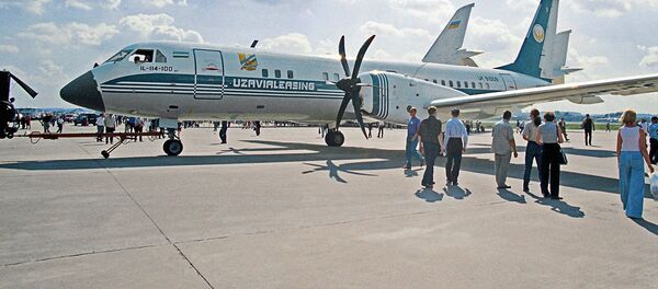 Пассажирский самолёт ИЛ-114-100 - Sputnik Узбекистан