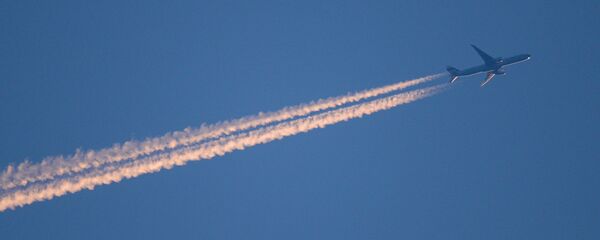 Самолет  в небе - Sputnik Узбекистан