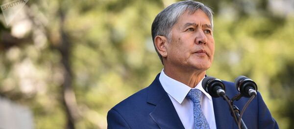 Бывший президент КР Алмазбек Атамбаев. Архивное фото Бывший президент КР Алмазбек Атамбаев. Архивное фото - Sputnik Ўзбекистон