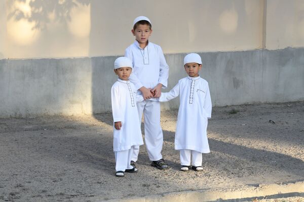 Праздничный намаз по случаю Курбан-хайита в мечети Ташкента - Sputnik Узбекистан