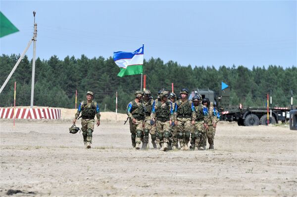 Узбекские инженеры проложили себе путь к третьему месту на АрМИ Узбекские инженеры проложили себе путь к третьему месту на АрМИ - Sputnik Узбекистан