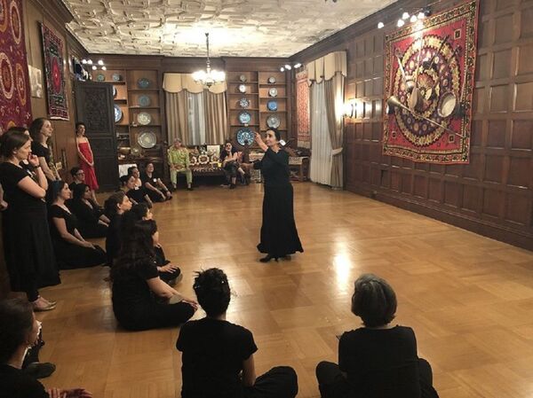 В США проходят мастер-классы танцевального искусства Узбекистана В США проходят мастер-классы танцевального искусства Узбекистана - Sputnik Узбекистан