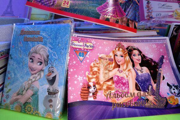 Гид по школьным ярмаркам: как подготовиться к учебному году и не разориться - Sputnik Узбекистан