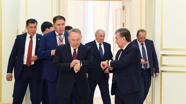 В Сети появился архивный снимок Мирзиёева и Назарбаева - Sputnik Узбекистан