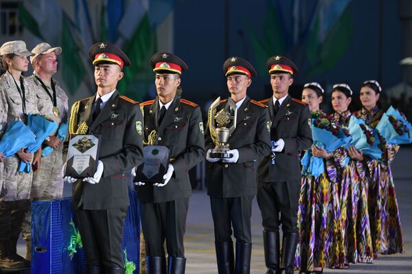 На полигоне Фориш наградили призеров конкурса военных медиков - Sputnik Узбекистан