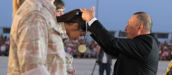 Хоким Джизакской области Эргаш Салиев награждает призеров Военно-медицинской эстафеты - Sputnik Узбекистан