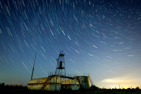 Звездное небо, наблюдаемое в Краснодарском крае во время метеорного потока Персеиды - Sputnik Узбекистан