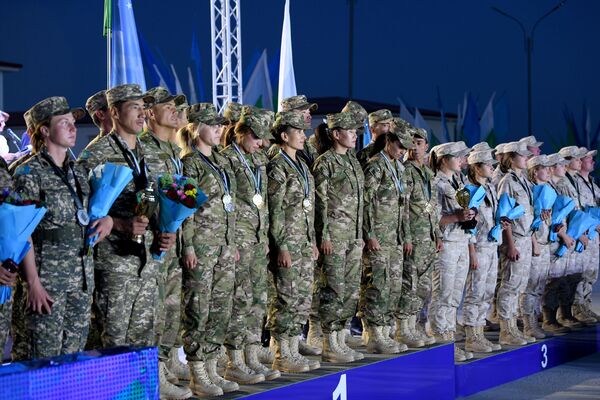 Церемония награждения участников конкурса Военно-медицинская эстафета на полигоне Фориш - Sputnik Узбекистан