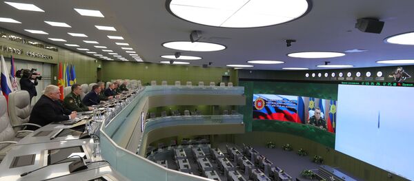 Президент РФ В. Путин посетил Национальный центр управления обороной РФ - Sputnik Узбекистан