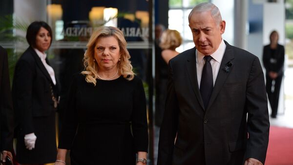 Premyer-ministr Izrailya Binyamin Netanyaxu i yego supruga Sara Netanyaxu  - Sputnik Oʻzbekiston