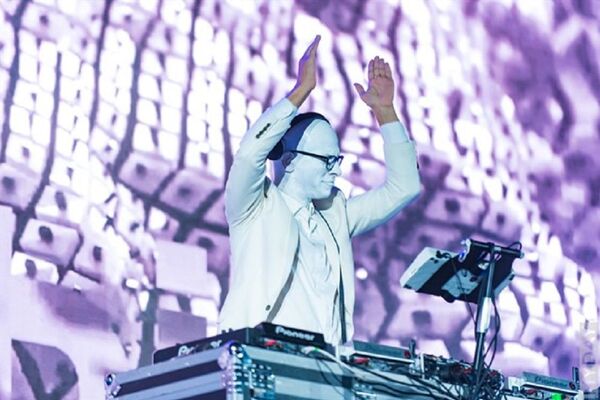 Красный, белый и черный: как прошел Dance Music Fest в Ташкенте Красный, белый и черный: как прошел Dance Music Fest в Ташкенте - Sputnik Узбекистан