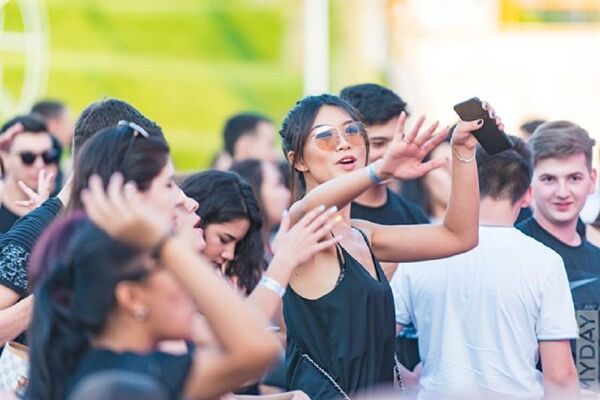 Красный, белый и черный: как прошел Dance Music Fest в Ташкенте Красный, белый и черный: как прошел Dance Music Fest в Ташкенте - Sputnik Узбекистан