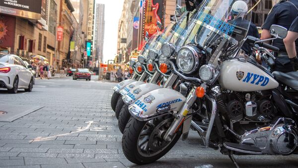 Мотоциклы полиции на парковке в Нью-Йорке. - Sputnik Ўзбекистон
