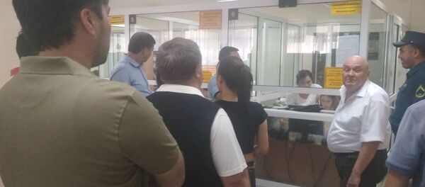 Очередь в Kapitalbank. - Sputnik Узбекистан