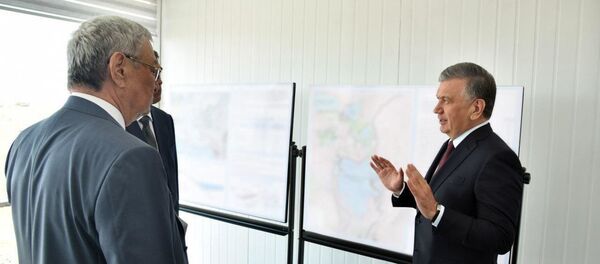 Президент Шавкат Мирзиёев ознакомился с проводимой работой по созданию малых водоемов в дельте реки Амударьи. Президент Шавкат Мирзиёев ознакомился с проводимой работой по созданию малых водоемов в дельте реки Амударьи. - Sputnik Ўзбекистон