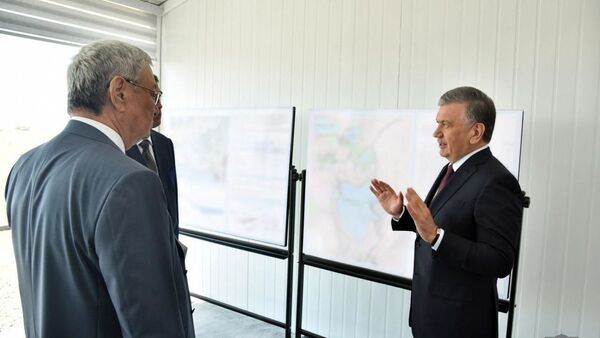 Президент оценил, как создаются водоемы в Муйнакском районе - Sputnik Узбекистан