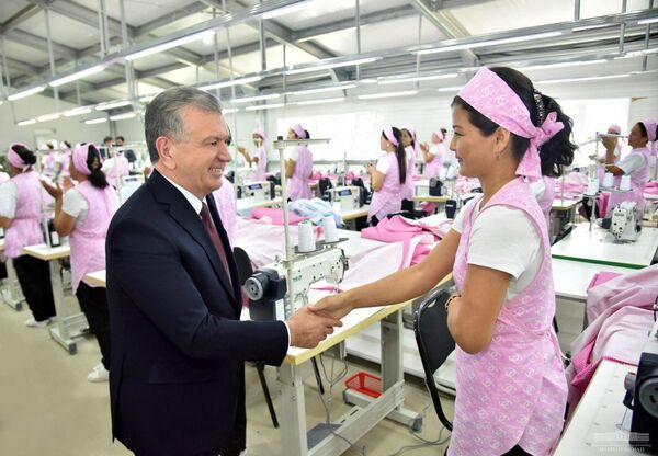 Мирзиёев нашел, куда отправить сомневающихся в успехе реформ Узбекистана Мирзиёев нашел, куда отправить сомневающихся в успехе реформ Узбекистана - Sputnik Узбекистан