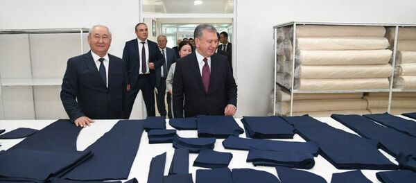 В Муйнаке Шавкат Мирзиёев ознакомился с деятельностью предприятия - Sputnik Узбекистан