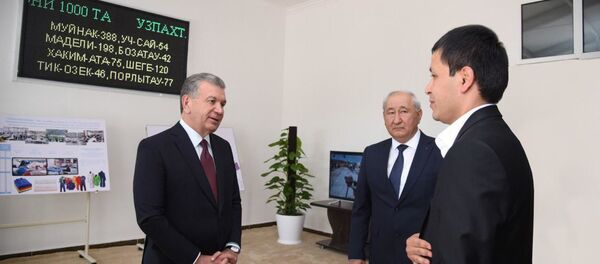 В Муйнаке Шавкат Мирзиёев ознакомился с деятельностью предприятия. В Муйнаке Шавкат Мирзиёев ознакомился с деятельностью предприятия. - Sputnik Ўзбекистон