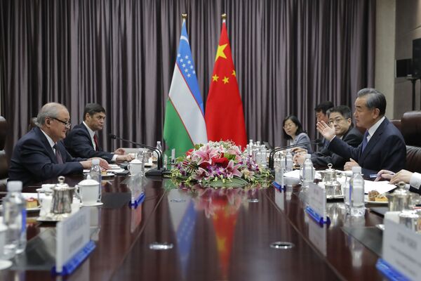 19 августа 2019 года в Пекине состоялась встреча министра иностранных дел Узбекистана Абдулазиза Камилова и министра иностранных дел Китая Ван И - Sputnik Ўзбекистон