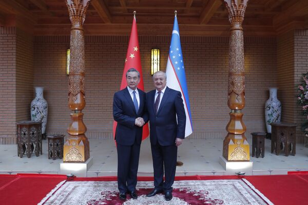 Министр иностранных дел Узбекистана Абдулазиз Камилов и Министр иностранных дел Китая Ван И - Sputnik Узбекистан