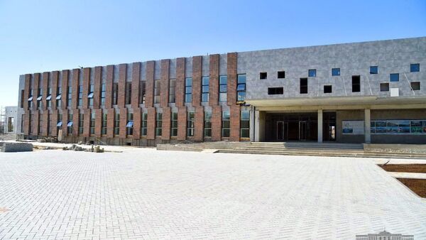 Строительство президентской школы в городе Нукусе - Sputnik Узбекистан