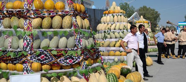 Festival dini - Kovun sayli v Gulistane - Sputnik O‘zbekiston