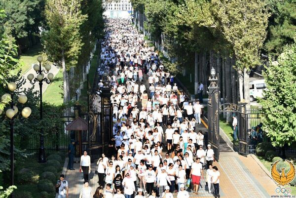 Жители Ташкента приняли участие в Массовой ходьбе Жители Ташкента приняли участие в Массовой ходьбе - Sputnik Узбекистан