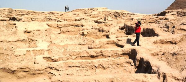 Археологические раскопки в Кампиртепе проводятся с 1978 года сотрудниками Тохаристанской экспедиции под руководством Эдварда Ртвеладзе - Sputnik Узбекистан