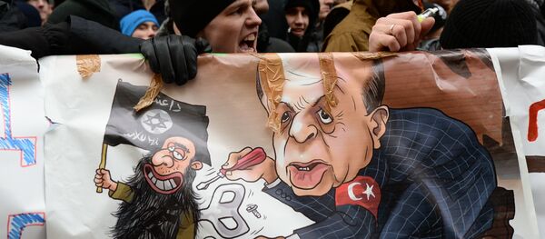 Акция протеста в Москве против действий ВВС Турции Акция протеста в Москве против действий ВВС Турции - Sputnik Узбекистан