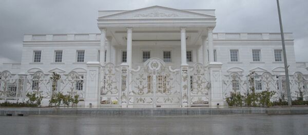 Мрамор, турецкая баня и золотые лестницы – копия Белого дома в Ираке - Sputnik Узбекистан