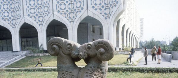 Центральный выставочный зал Академии художеств Узбекистана - Sputnik Узбекистан