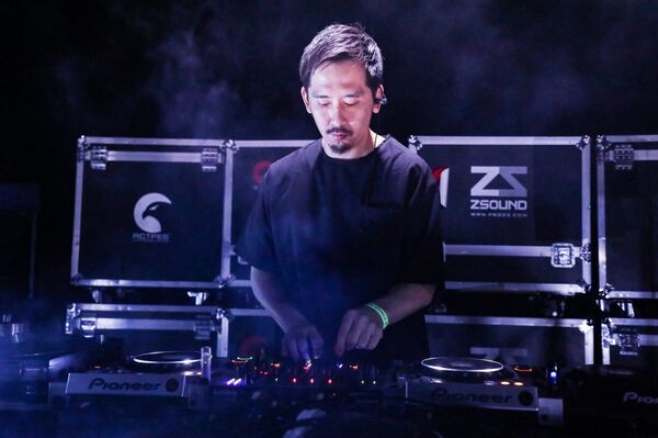 Музыка на дне моря: в Муйнаке прошел фестиваль Стихия - Sputnik Узбекистан