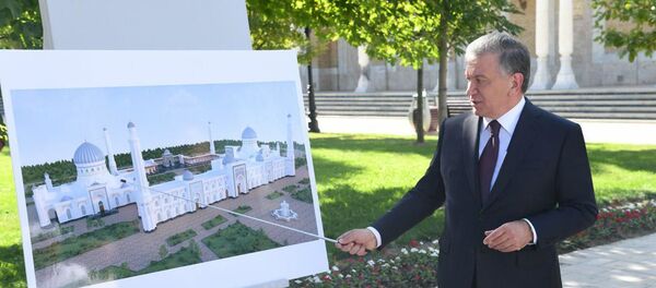 Шавкат Мирзиёев посетил мавзолей Имама Бухари - Sputnik Узбекистан