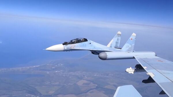 Istrebiteli Su-30SM vipolnili trenirovochniy polot nad Krimom - Sputnik O‘zbekiston