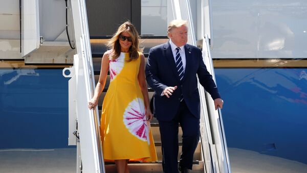 Президент США Дональд Трамп и первая леди Мелания прибывают в Биарриц на саммит G7 во Франции - Sputnik Ўзбекистон