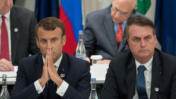 Президент Франции Эммануэль Макрон (слева) и президент Бразилии Жаир Больсонару. Архивное фото - Sputnik Ўзбекистон