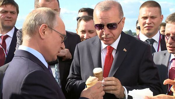 Сдачи не надо: Путин купил Эрдогану мороженое - видео - Sputnik Ўзбекистон