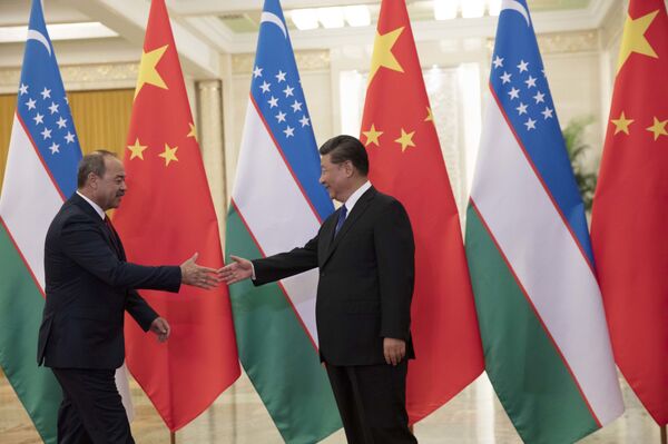 Председатель КНР Си Цзиньпин и премьер-министр Узбекистана Абдулла Арипов - Sputnik Узбекистан