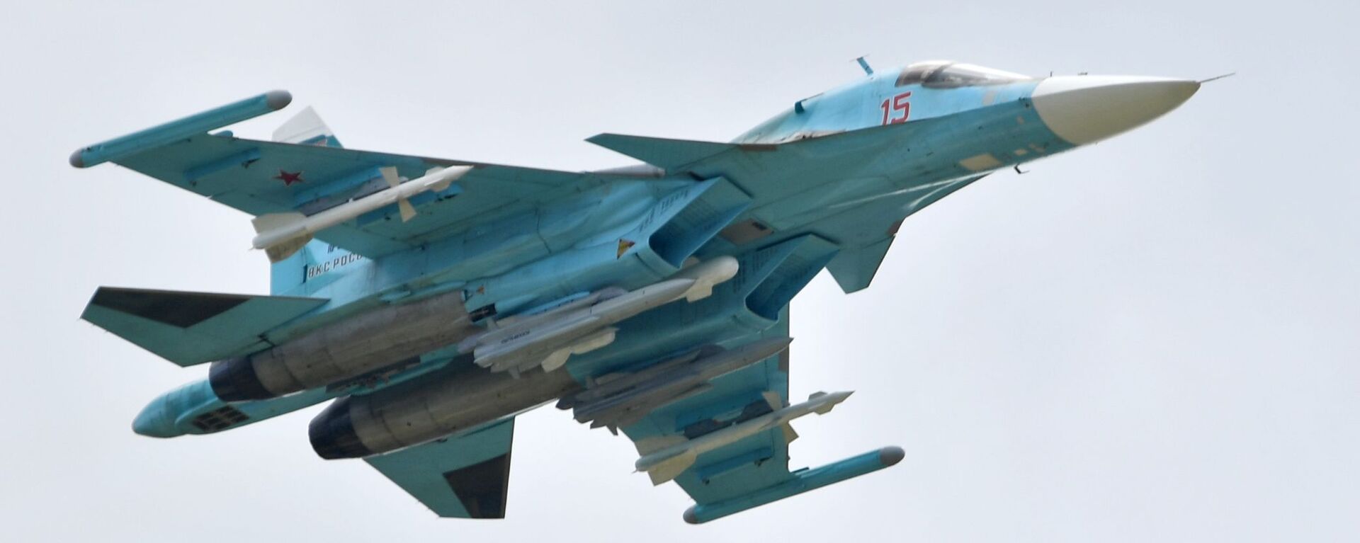 Rossiyskiy mnogotselevoy istrebitel-bombardirovshik Su-34 vipolnyayet demonstratsionniy polet na aviasalone MAKS-2019  - Sputnik O‘zbekiston, 1920, 15.06.2021