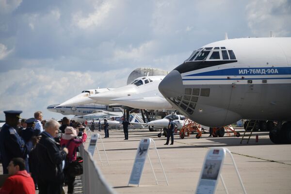Il-76 MD-90A sovet harbiy-transport samolyoti - Sputnik O‘zbekiston