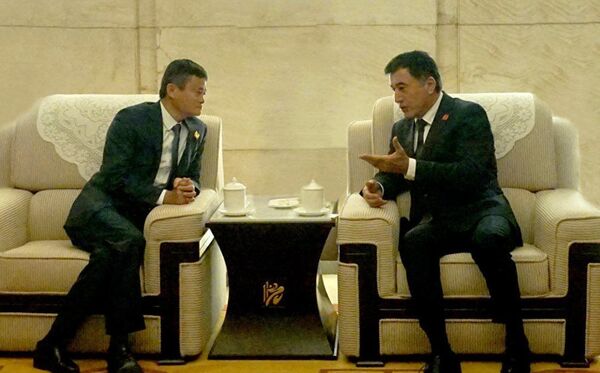 Владимир Норов Alibaba асосчиси Жек Ма билан учрашди Владимир Норов Alibaba асосчиси Жек Ма билан учрашди - Sputnik Ўзбекистон