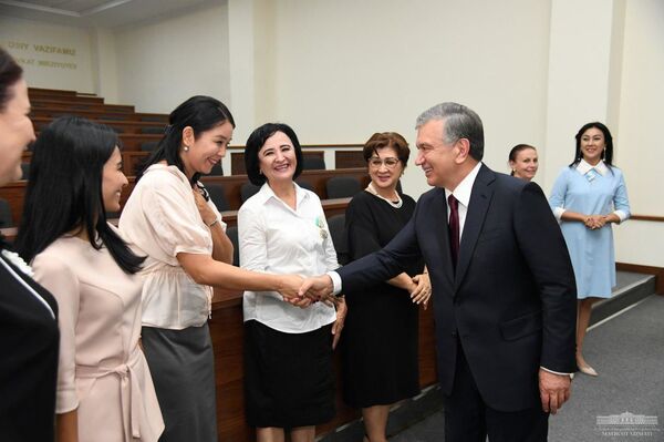 Мирзиёев: на местах должны быть учреждения под эгидой Высшей школы танца - Sputnik Узбекистан