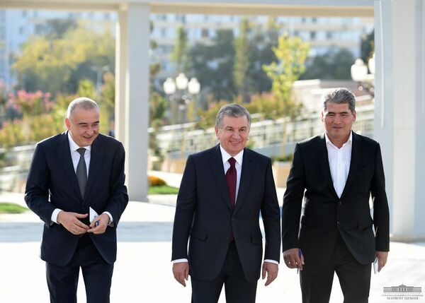 Мирзиеёв посетил парк Навруз - Sputnik Узбекистан