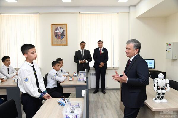 Миризиёев: мы не зря назвали школу в честь Мирзо Улугбека - Sputnik Узбекистан